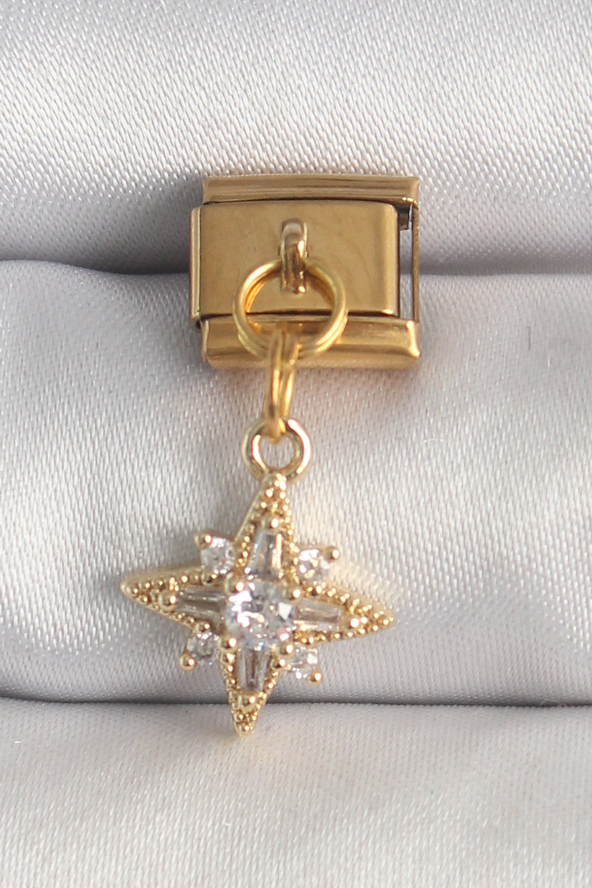 316L Çelik Gold Renk Sallantı Zirkon Taşlı Kutup Yıldız Model Charm