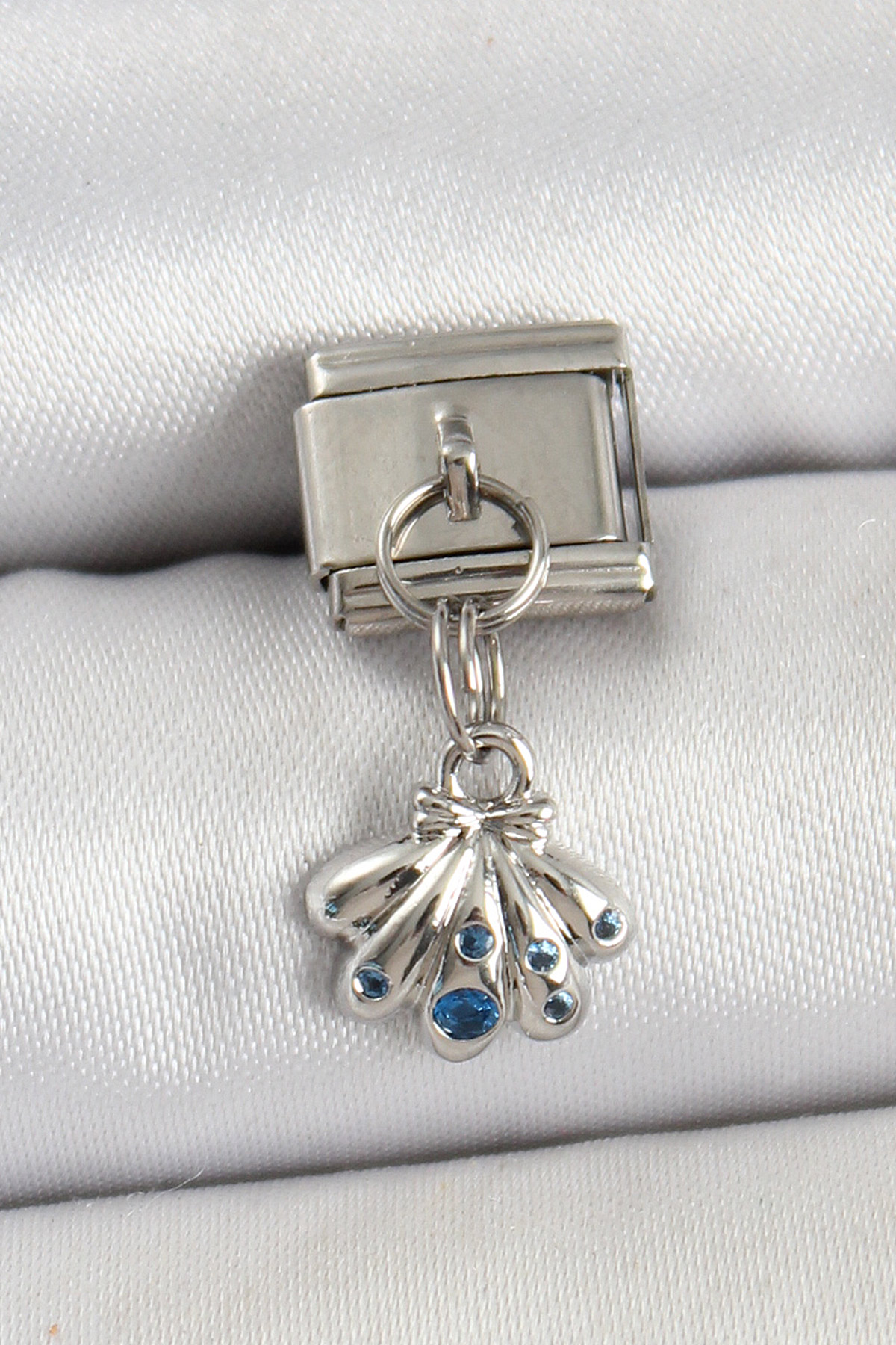 316L Çelik Sallantılı Fiyonklu Buket Model Gümüş Renk Charm