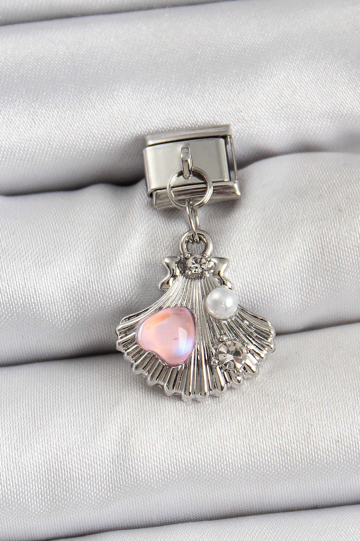 316L Çelik Sallantılı İnci Detaylı İstiridye Model Gümüş Renk Charm