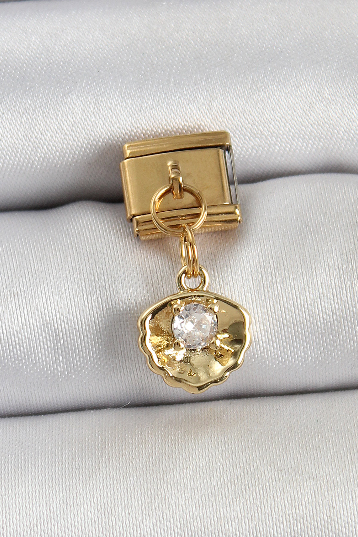 316L Çelik Sallantılı Zirkon Taşlı İstiridye Model Gold Renk Charm